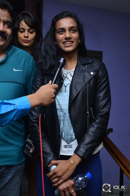 PV-Sindhu-Watched-Ekkadiki-Pothavu-Chinnavada